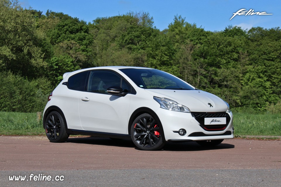 Photo 3/4 avant Peugeot 208 GTi 30th Blanc Perle Nacré 1.6 THP