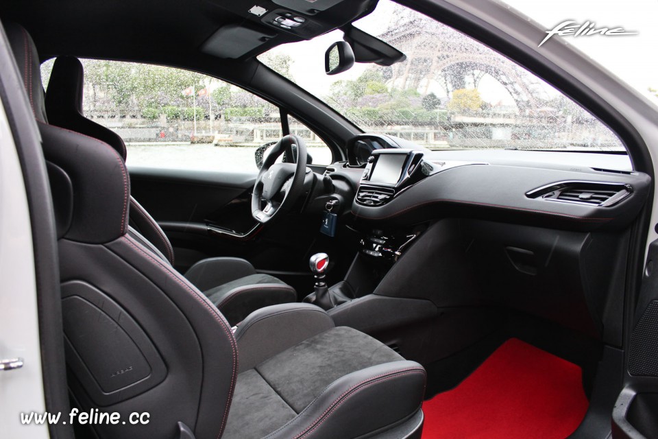 Photo intérieur Peugeot 208 GTi 30th Blanc Perle Nacré 1.6 THP