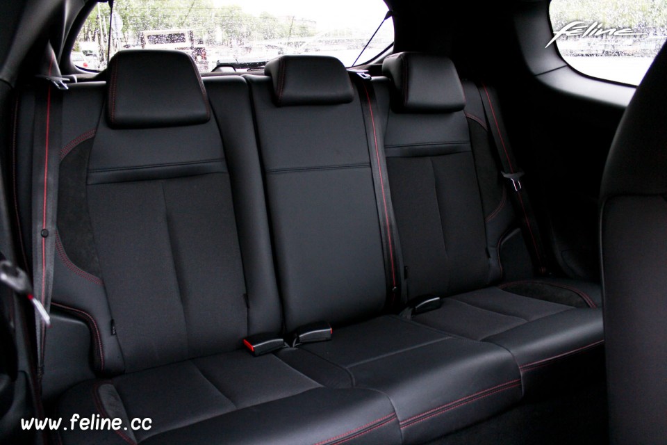 Photo banquette arrière Peugeot 208 GTi 30th Blanc Perle Nacré