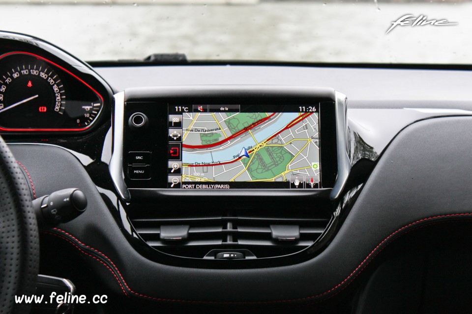 Photo navigation GPS écran tactile SMEG+ Peugeot 208 GTi 30th B
