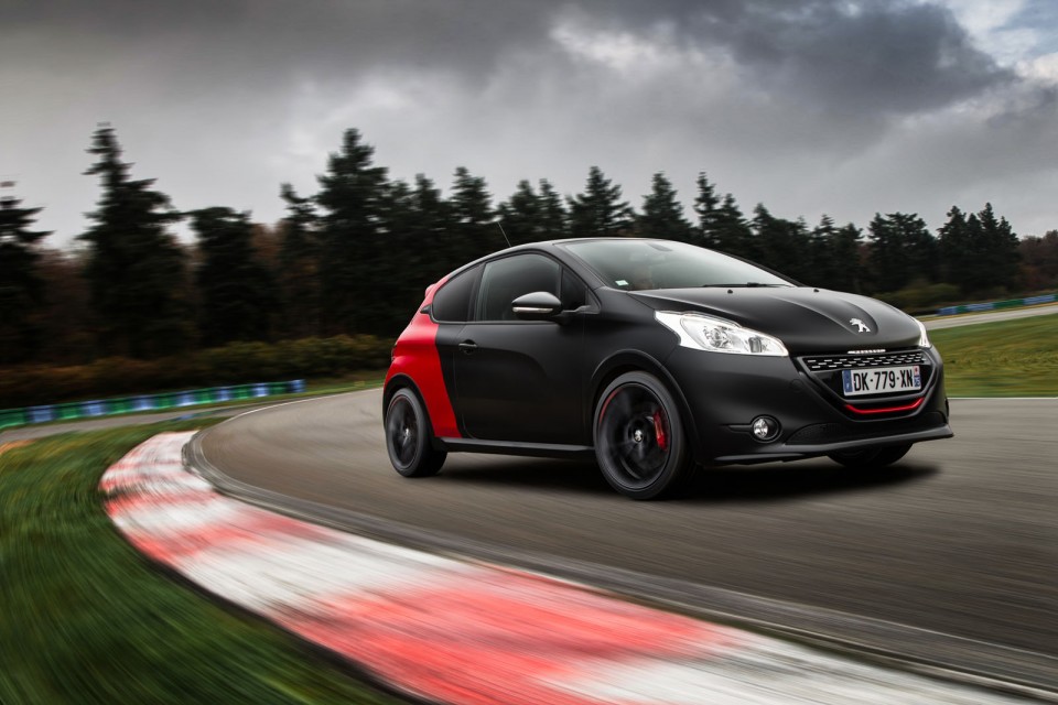 Photo officielle Peugeot 208 GTi 30th bi-ton coupe franche