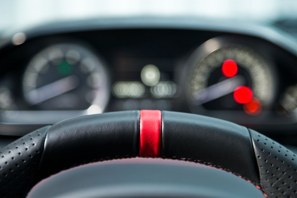 Photo détail volant Peugeot 208 GTi 30th