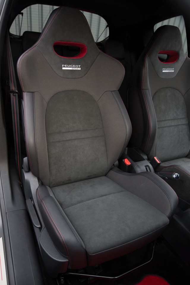 Photo sièges baquet Peugeot 208 GTi 30th