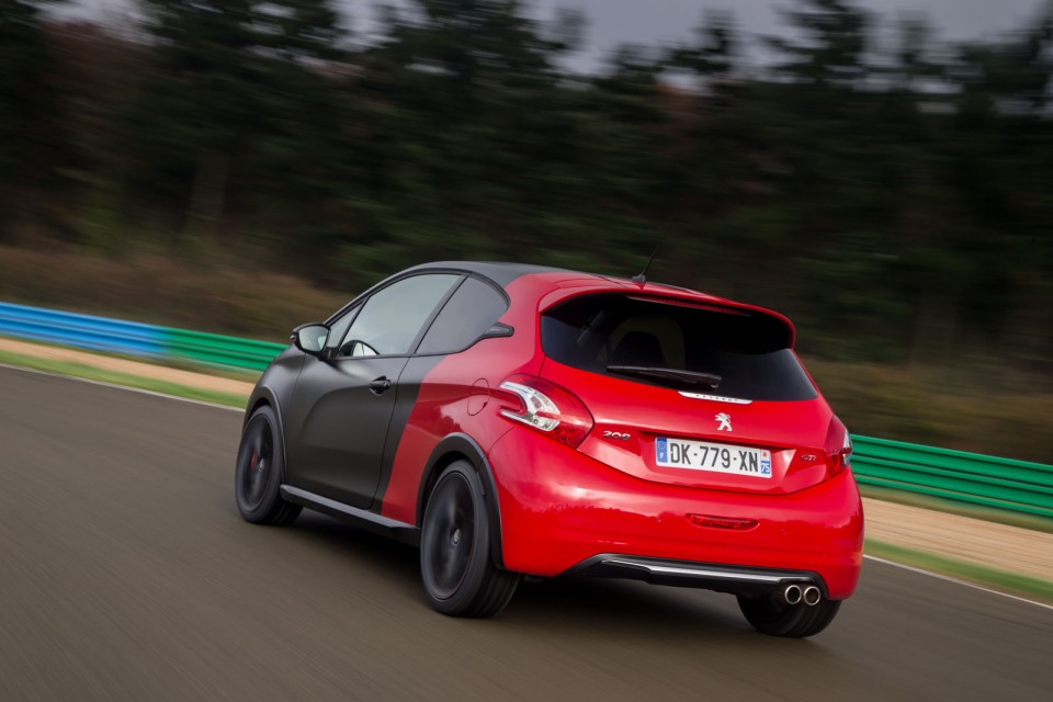 Photo officielle Peugeot 208 GTi 30th bi-ton coupe franche