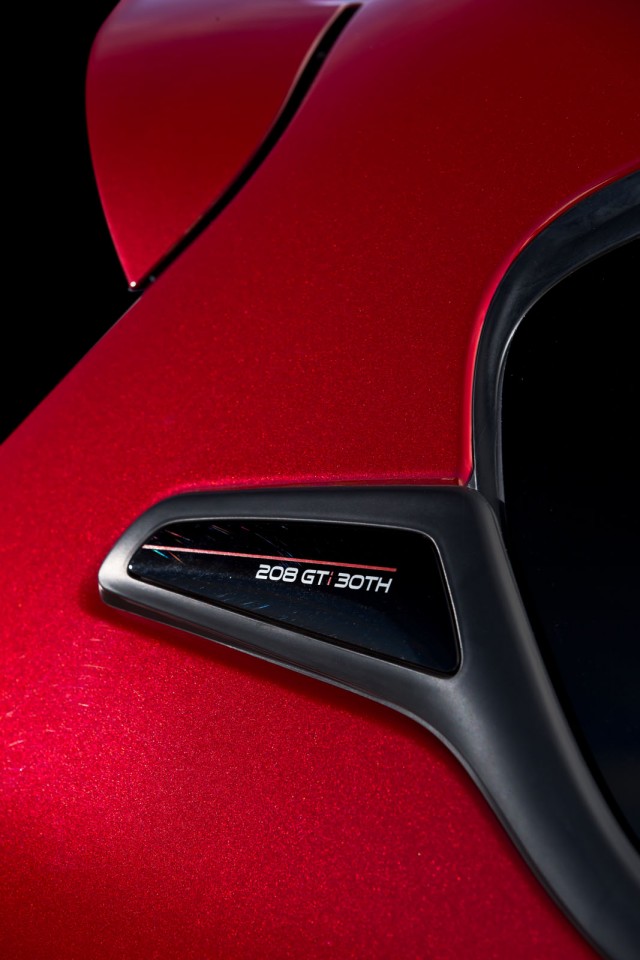 Photo badge de custode Peugeot 208 GTi 30th