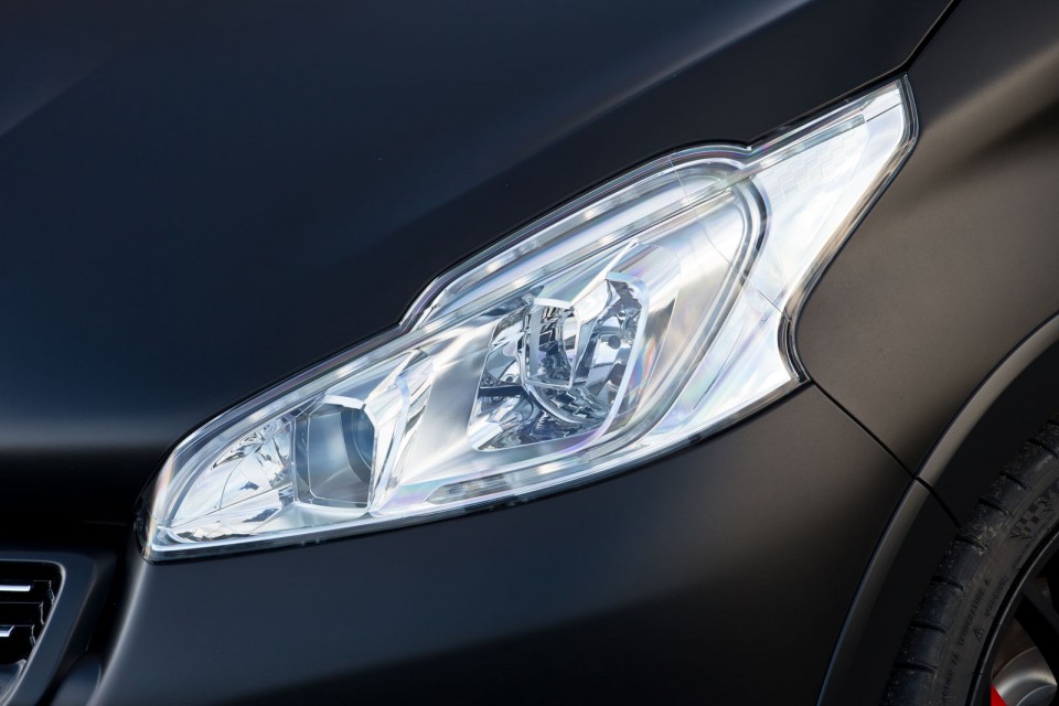 Photo projecteur avant premium LED Peugeot 208 GTi 30th