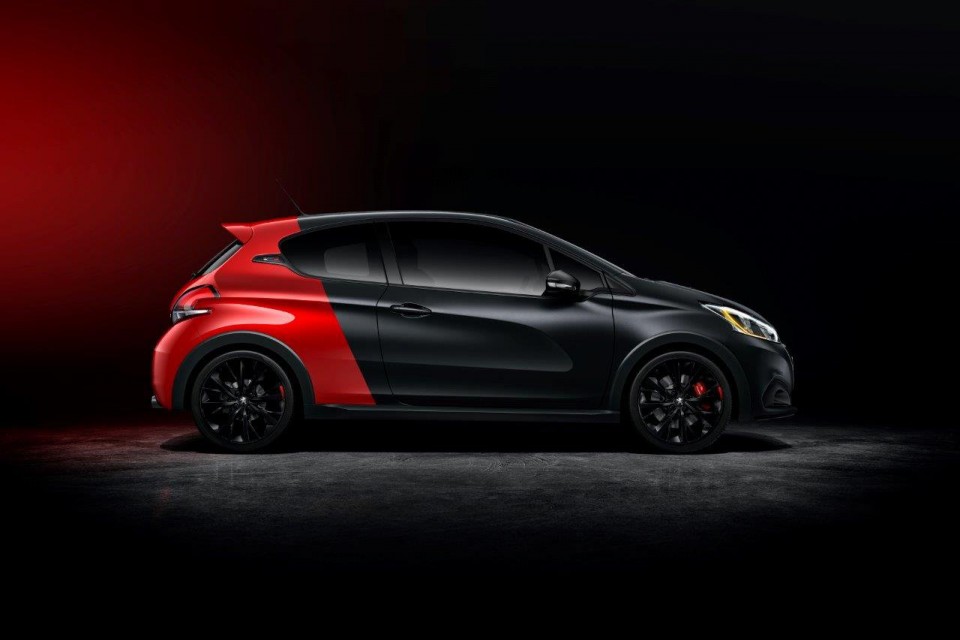 Photo officielle nouvelle Peugeot 208 GTi 30th restylée (2015)