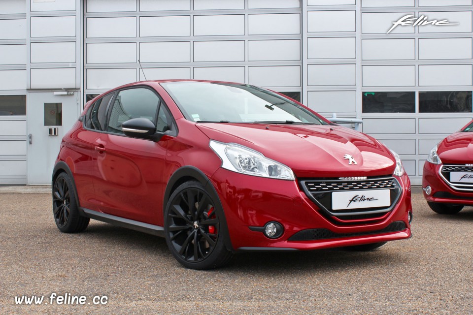 Photo 3/4 avant Peugeot 208 GTi 30th Rouge Rubi 1.6 THP 208 ch