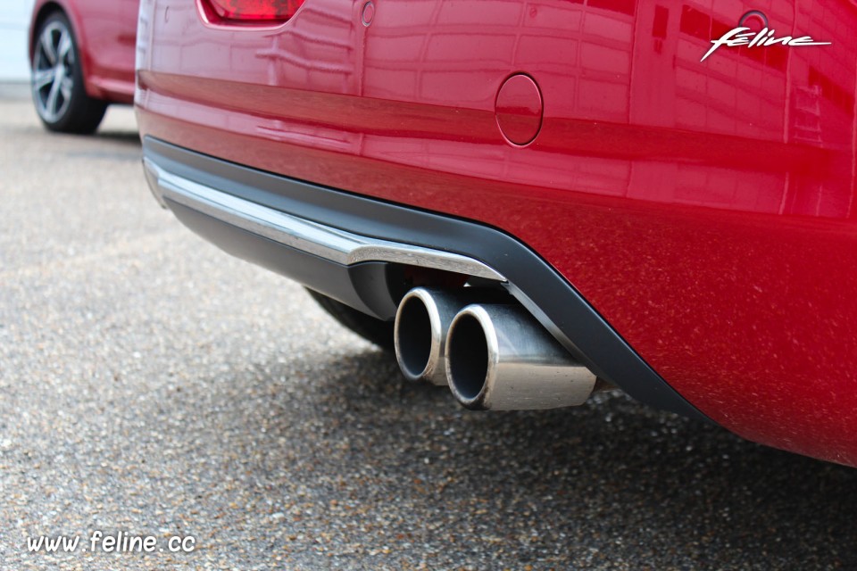 Photo double sortie d'échappement Peugeot 208 GTi 30th Rouge Ru