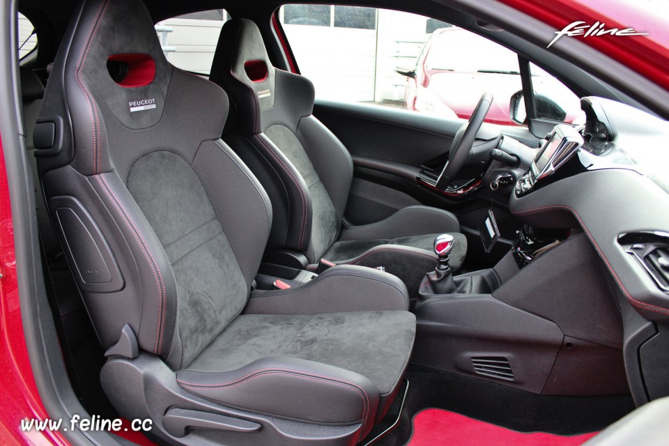Photo sièges baquet Peugeot 208 GTi 30th Rouge Rubi 1.6 THP 208