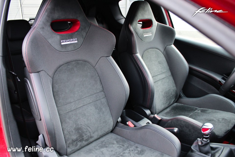 Photo sièges Peugeot 208 GTi 30th Rouge Rubi 1.6 THP 208 ch