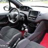 Photo tableau de bord Peugeot 208 GTi 30th Rouge Rubi 1.6 THP 20