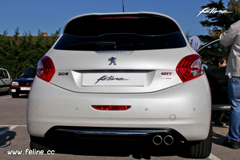 Photo Peugeot 208 GTi 30th Blanc Perle Nacré 1.6 THP 208 ch