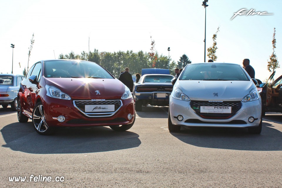 Photo Peugeot 208 GTi 200 Rouge Rubi et 208 GTi 30th Blanc Perle