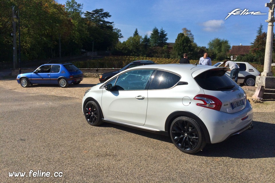 Photo Peugeot 208 GTi 30th Blanc Perle Nacré 1.6 THP 208 ch