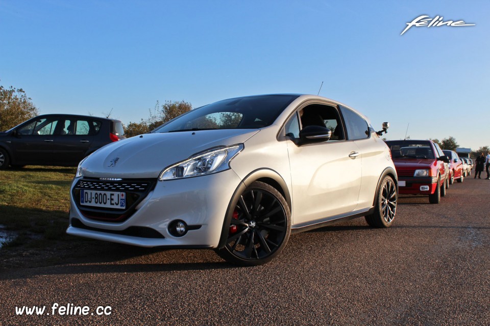 Photo Peugeot 208 GTi 30th Blanc Perle Nacré 1.6 THP 208 ch