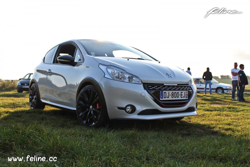 Photo Peugeot 208 GTi 30th Blanc Perle Nacré 1.6 THP 208 ch