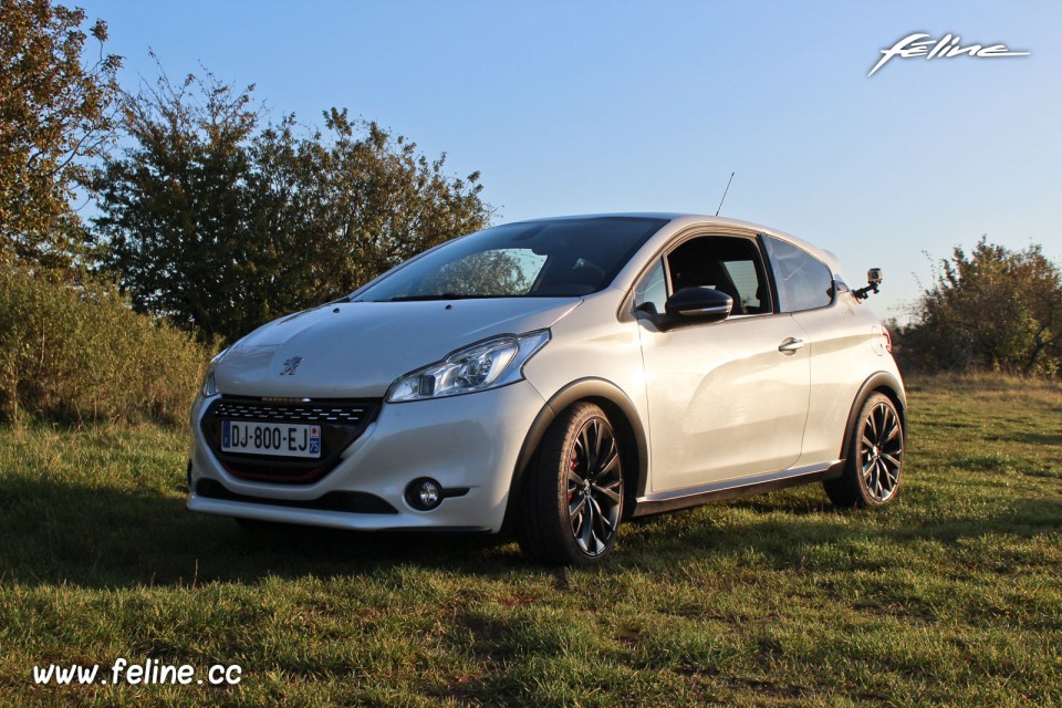 Photo Peugeot 208 GTi 30th Blanc Perle Nacré 1.6 THP 208 ch