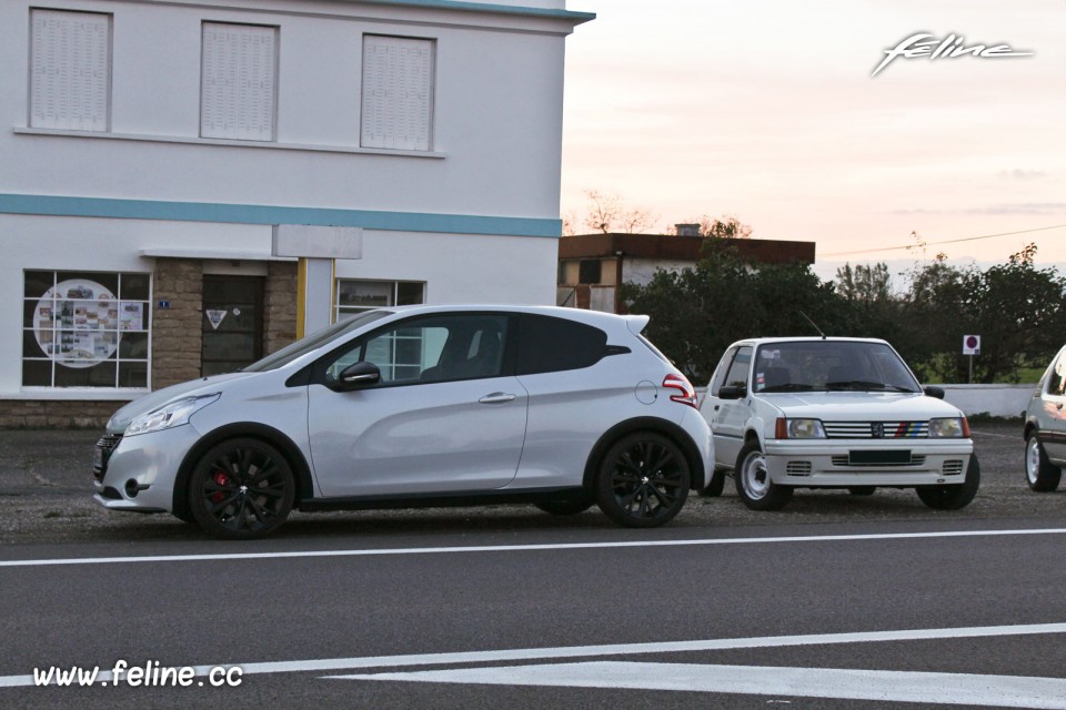 Photo Peugeot 208 GTi 30th Blanc Perle Nacré 1.6 THP 208 ch