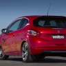 3/4 arrière statique Peugeot 208 GTi Rouge Rubi, version AU (RHD) - 1-003