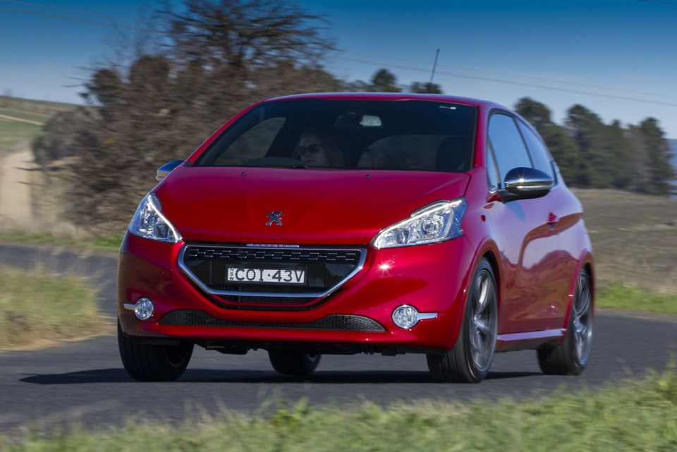 Peugeot 208 GTi Rouge Rubi, version AU (RHD) - 1-010