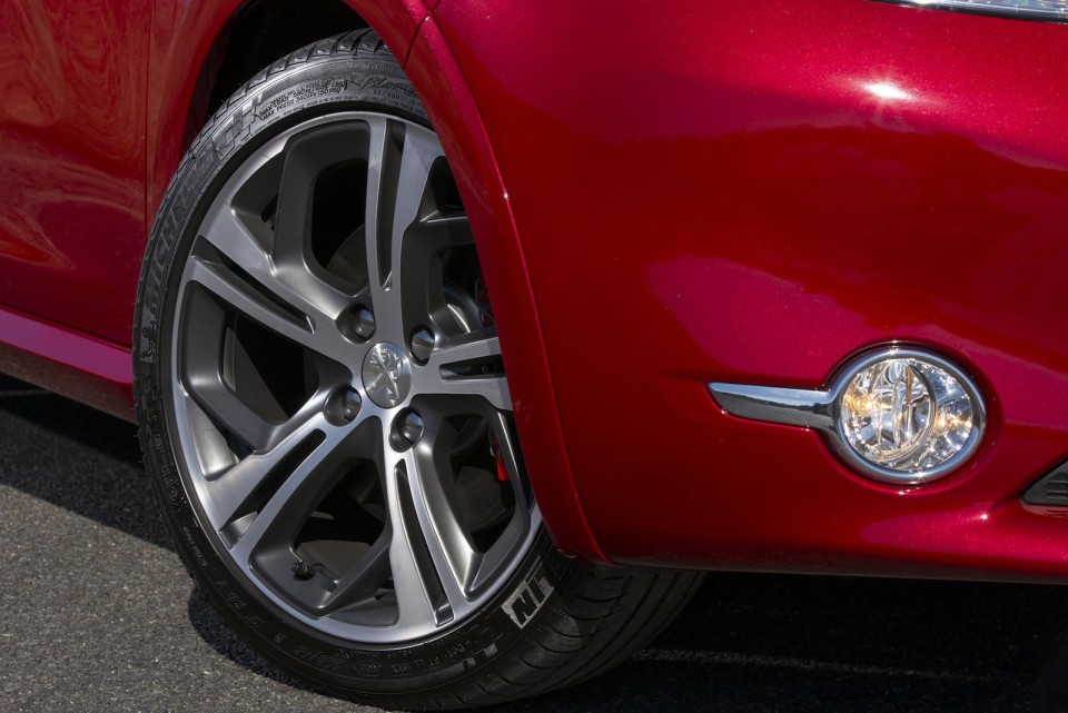 Jante alu Carbone 17" Peugeot 208 GTi Rouge Rubi, version AU (RHD) - 1-011
