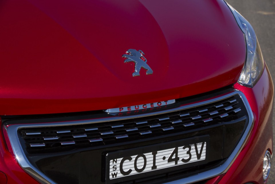 Calandre avant Peugeot 208 GTi Rouge Rubi, version AU (RHD) - 1-013