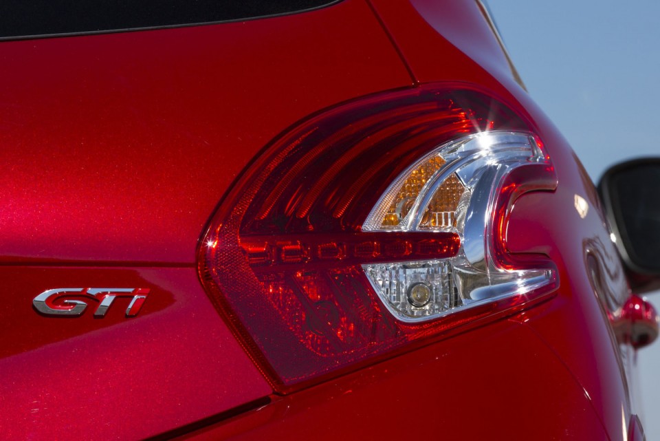 Feu arrière LED Peugeot 208 GTi Rouge Rubi, version AU (RHD) - 1-015