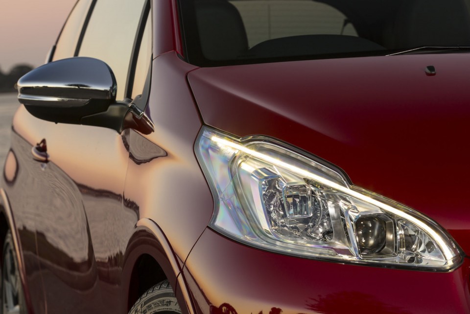 Phare avant LED Peugeot 208 GTi Rouge Rubi, version AU (RHD) - 1-016
