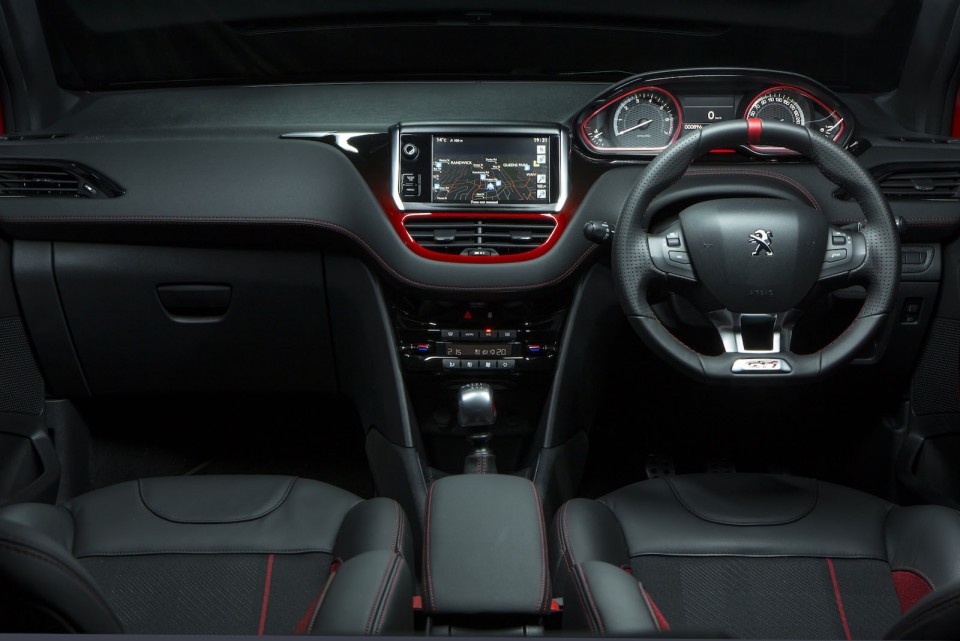 Tableau de bord Peugeot 208 GTi Rouge Rubi, version AU (RHD) - 1-021