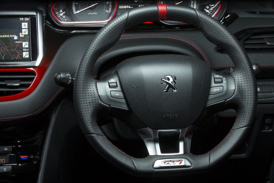 Volant cuir pleine fleur Peugeot 208 GTi Rouge Rubi, version AU (RHD) - 1-022