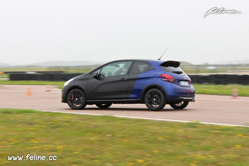 Photo essai circuit Peugeot 208 GTi by Peugeot Sport 2017