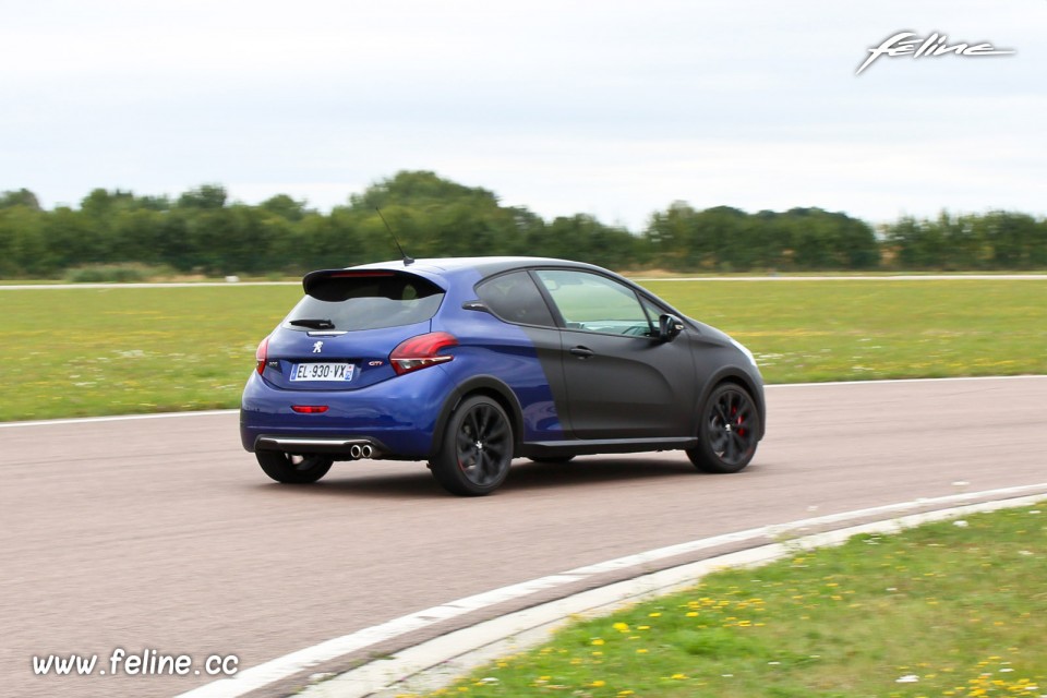 Photo essai circuit Peugeot 208 GTi by Peugeot Sport 2017