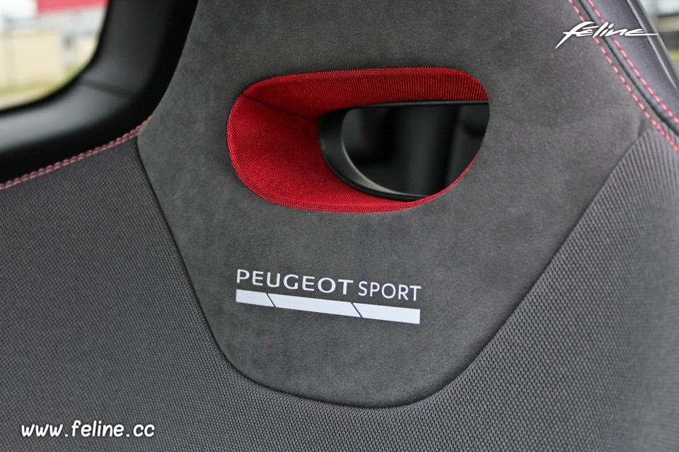 Photo détail appuie-tête Peugeot 208 GTi by Peugeot Sport 2017