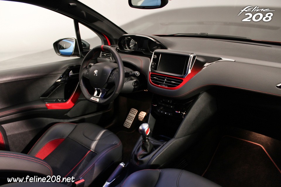 Intérieur de la Peugeot 208 GTi - 028