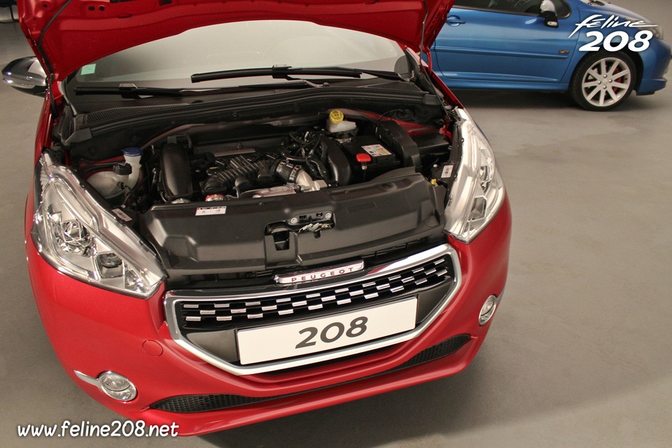 Capot Ouvert Peugeot 208 GTi - 033