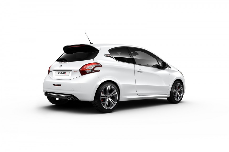 3/4 arrière Peugeot 208 GTi Blanc Banquise 03