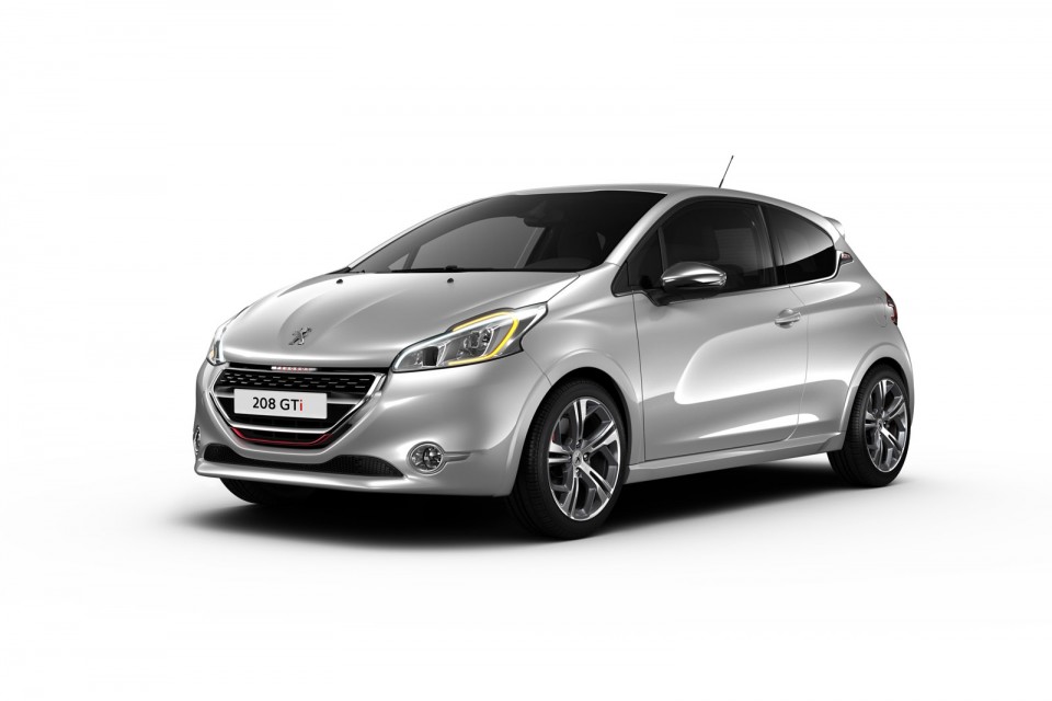 3/4 avant Peugeot 208 GTi Gris Aluminium 01