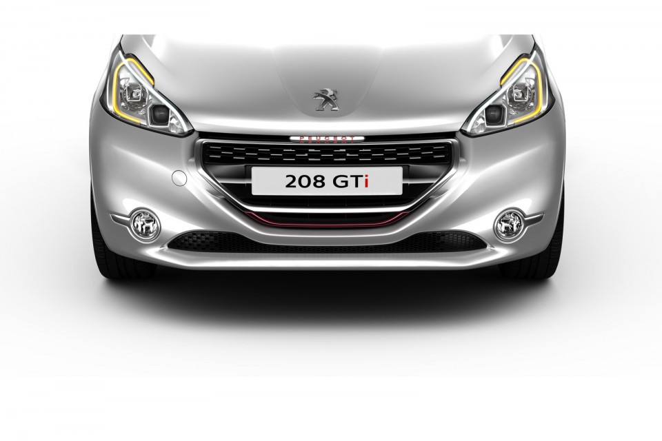 Face avant Peugeot 208 GTi Gris Aluminium 05