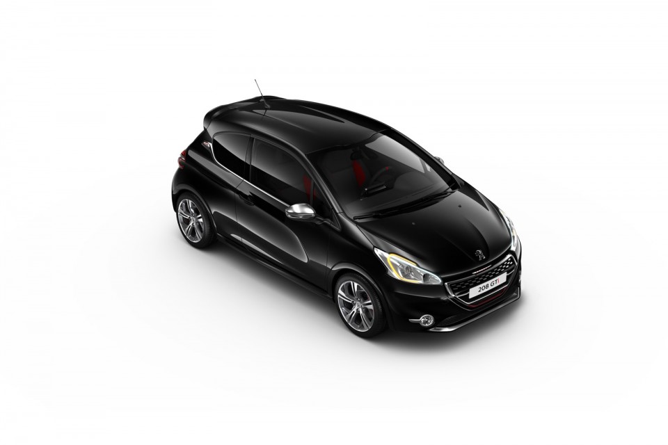 Photo Peugeot 208 GTi Noir Perla Nera 04