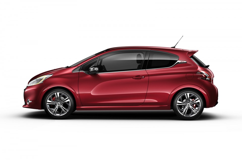 Profil Peugeot 208 GTi Rouge Rubi 02