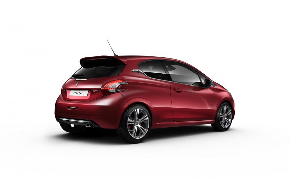 3/4 arrière Peugeot 208 GTi Rouge Rubi 03