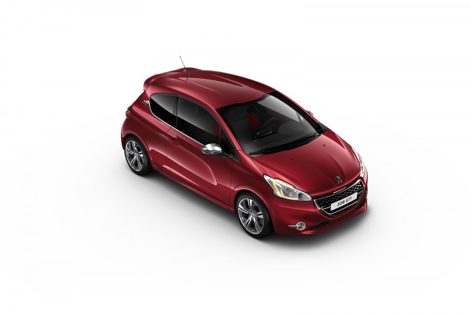 Photo Peugeot 208 GTi Rouge Rubi 04