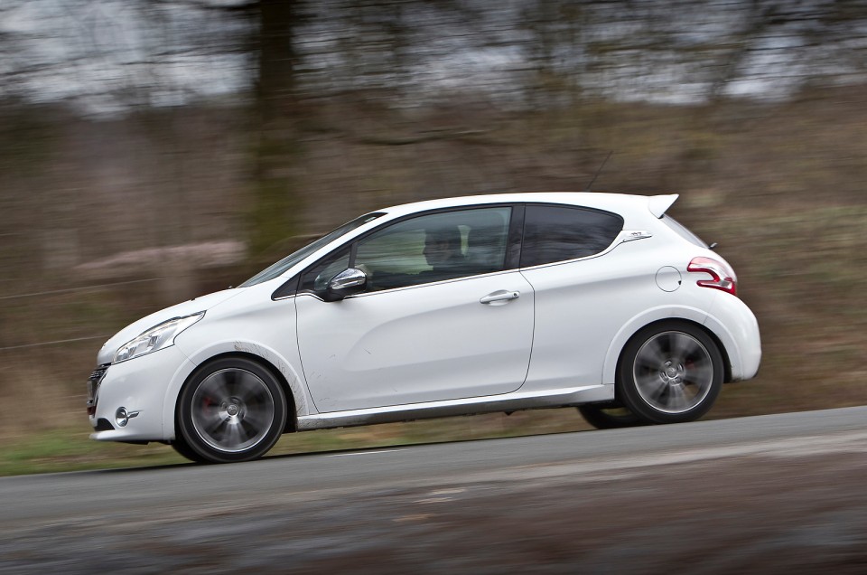 Profil Peugeot 208 GTi - Blanc Banquise - 1.6 THP 200 - 1-003