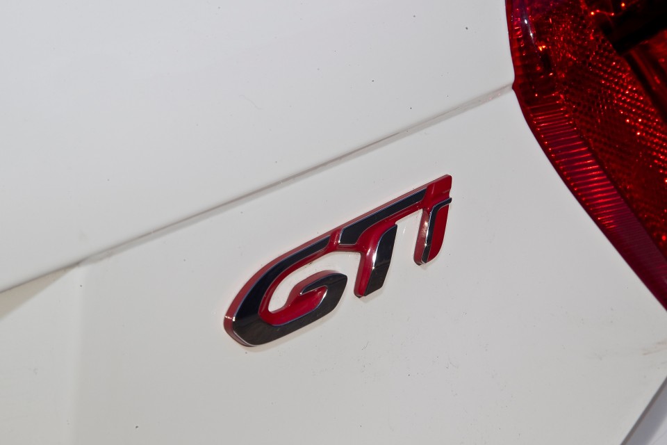 Sigle GTi coffre Peugeot 208 GTi - Blanc Banquise - 1.6 THP 200 - 1-008