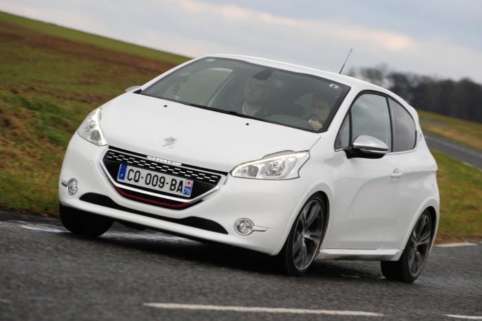 Essai Peugeot 208 GTi - Blanc Banquise - 1.6 THP 200 - 1-001