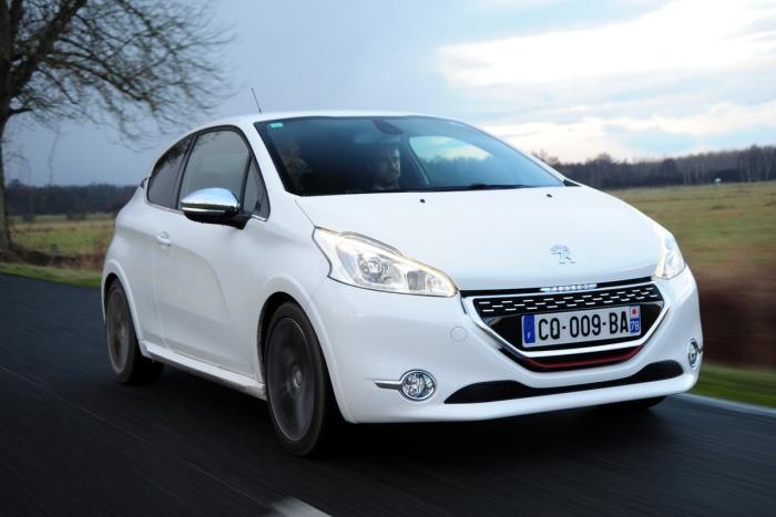 Photo Peugeot 208 GTi - Blanc Banquise - 1.6 THP 200 - 1-002