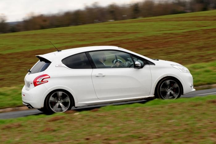 Test Peugeot 208 GTi - Blanc Banquise - 1.6 THP 200 - 1-003