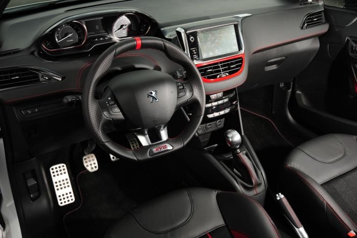 Intérieur Peugeot 208 GTi - 1.6 THP 200 - 1-009
