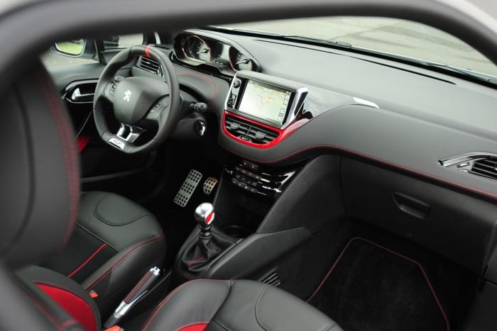 Habitacle Peugeot 208 GTi - 1.6 THP 200 - 1-010